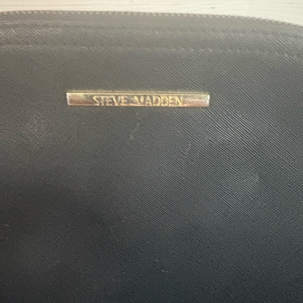 Steve Madden Elegant Black Crossbody Bag - Picture 5 of 5
